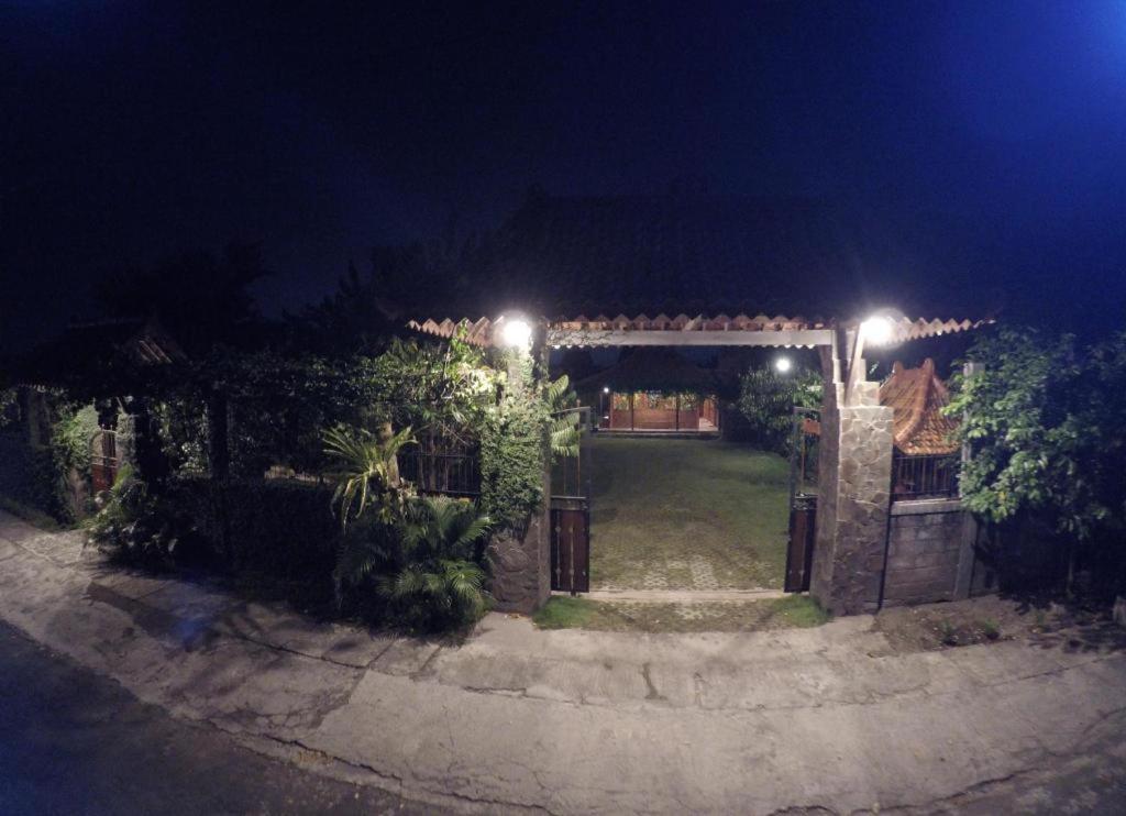 Joglo Ayem Tentrem Prambanan Exterior photo