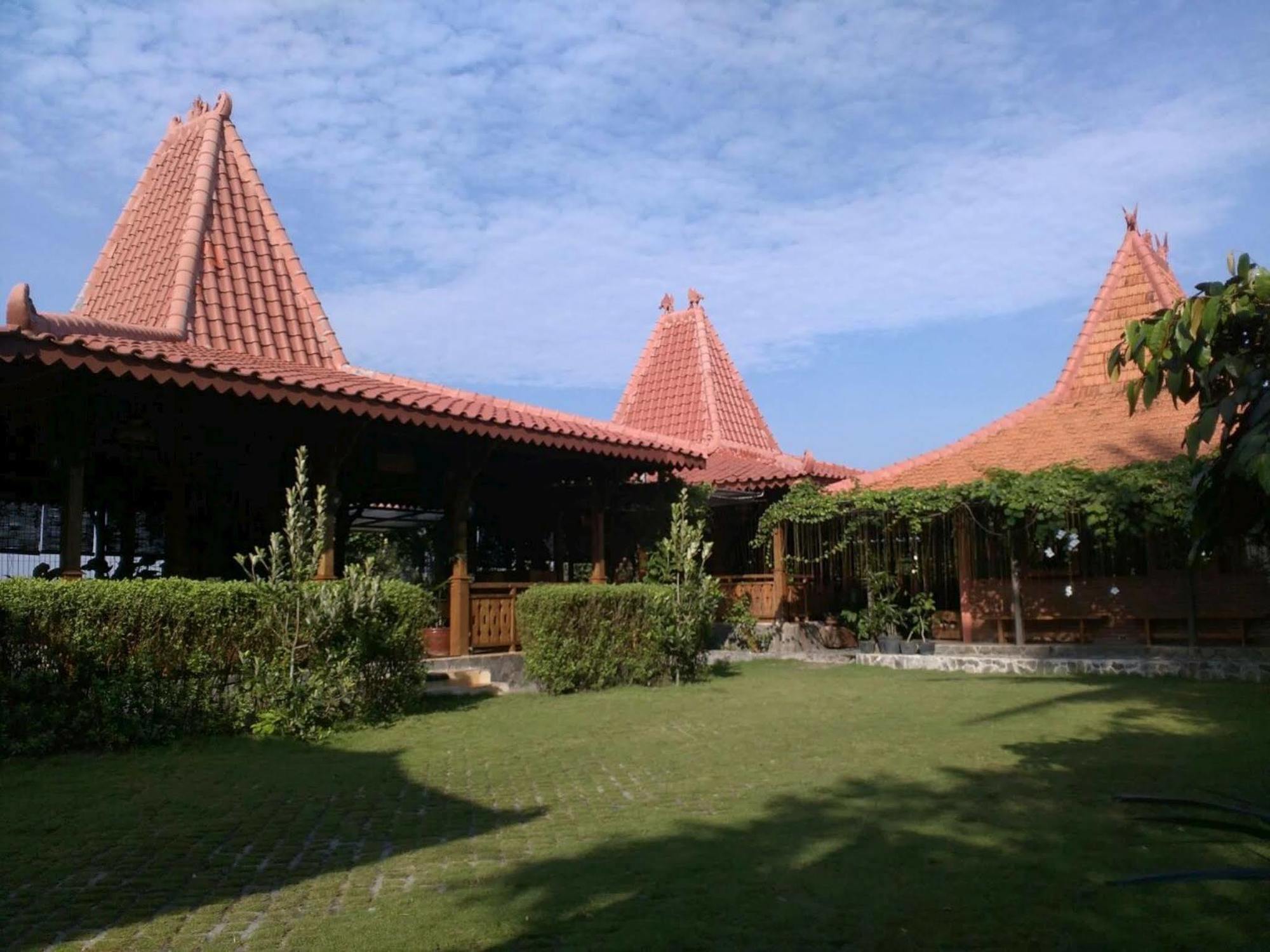 Joglo Ayem Tentrem Prambanan Exterior photo