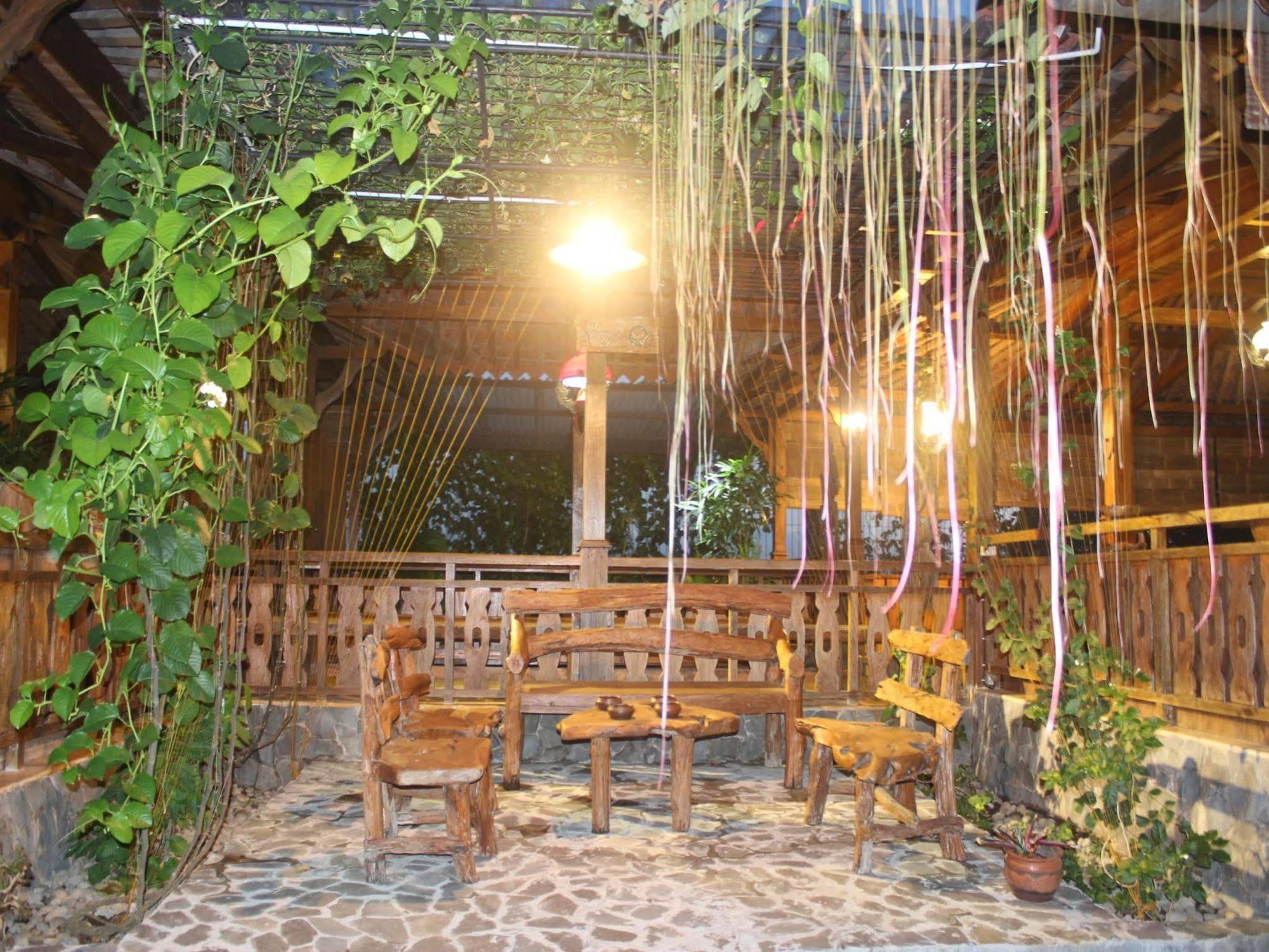 Joglo Ayem Tentrem Prambanan Exterior photo